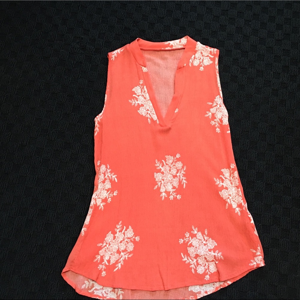 Sleeveless tangerine/cream colored sleeveless top